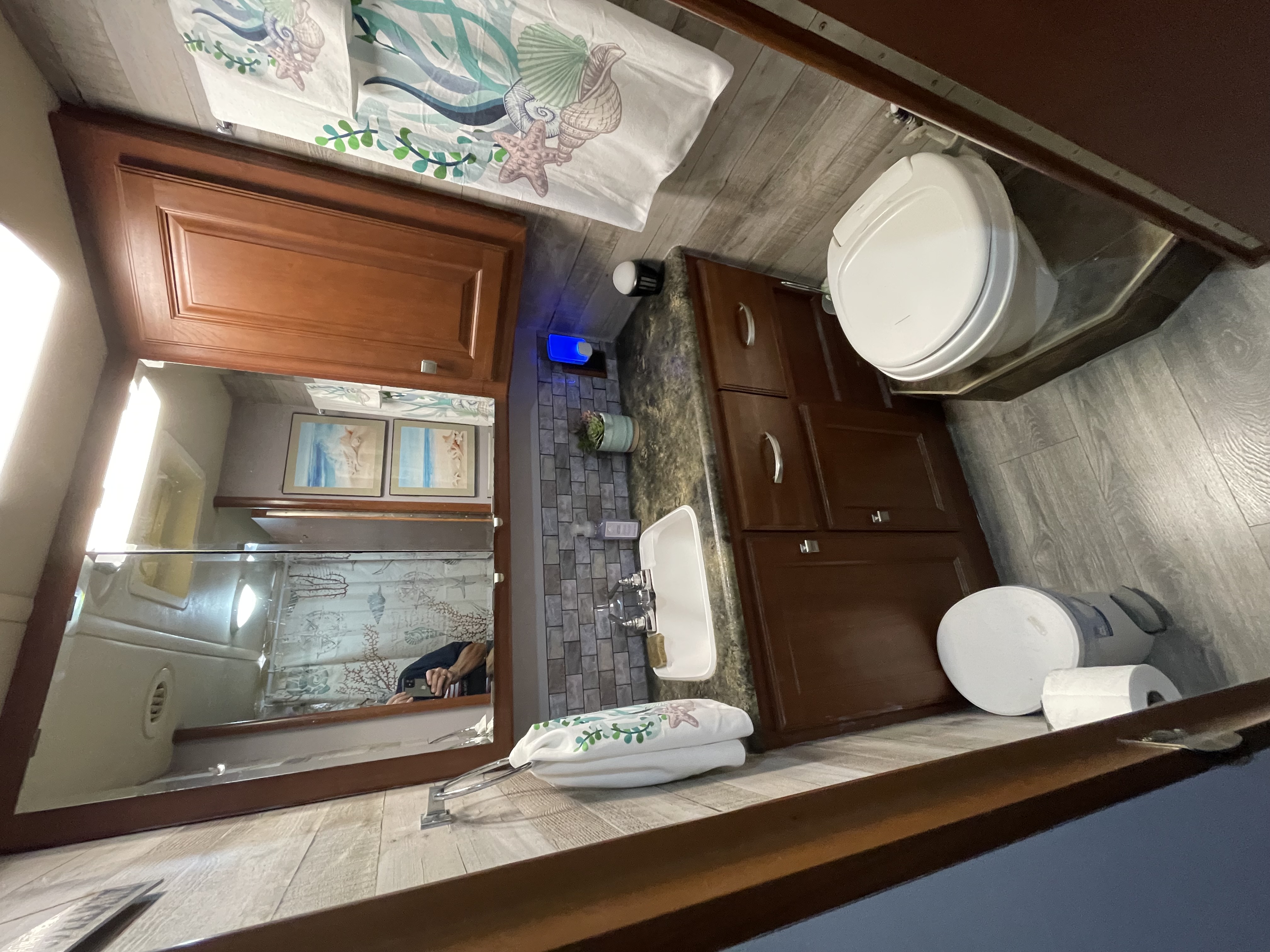Bathroom of the Winnebago Sunstar 30T